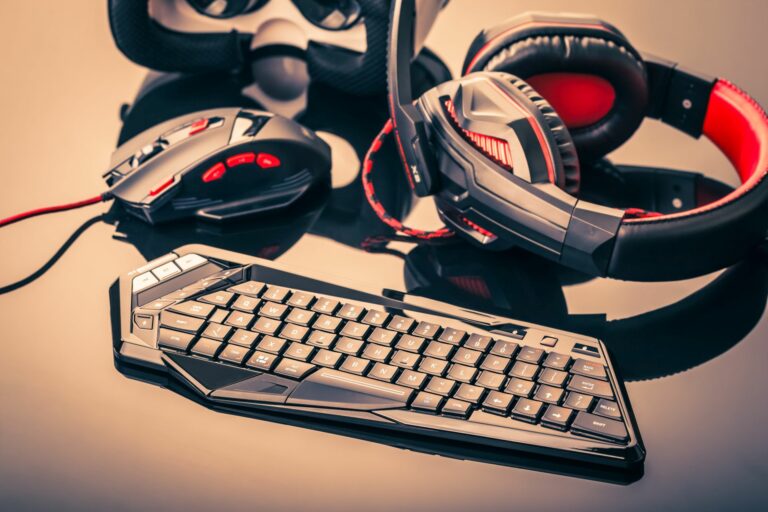 Gaming-Tastatur und -Maus