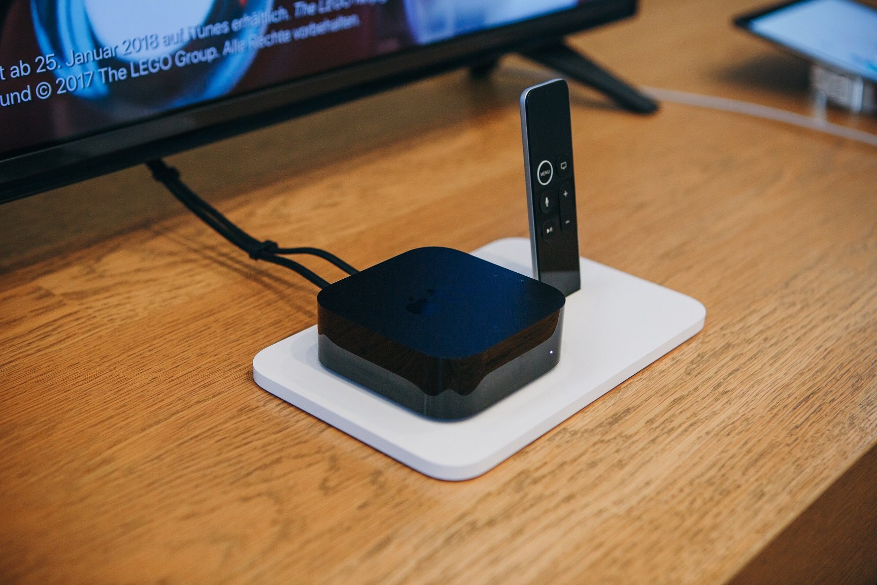Chromecast Alternative Apple-TV vor einem Fernseher