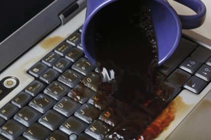 laptop unfall kaffee